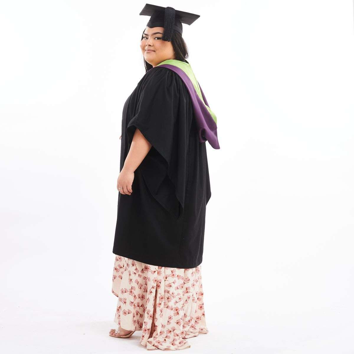 Arts University Bournemouth Bachelors Graduation Set (Hire) - Image 2