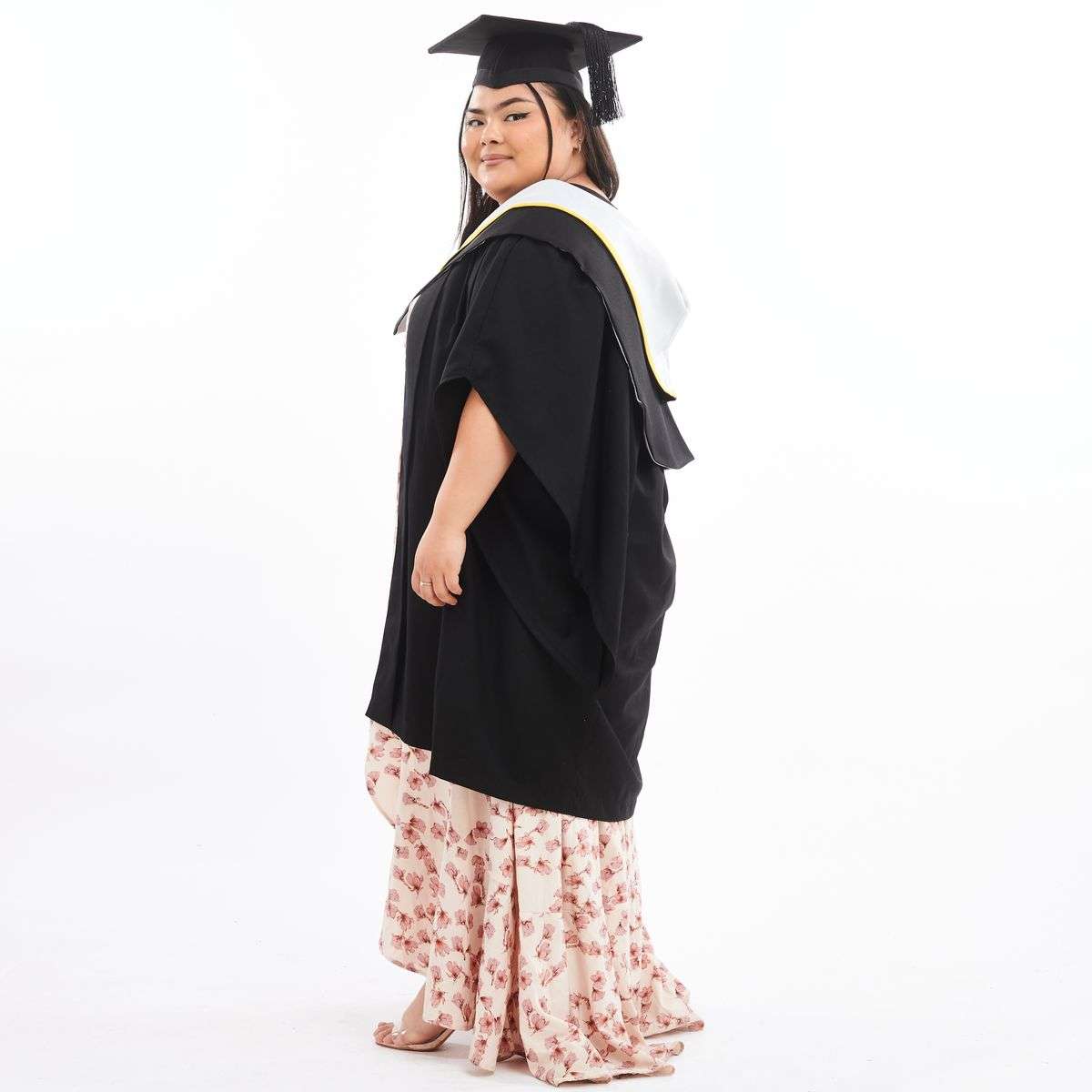 Falmouth University Bachelors Graduation Set (Hire) - Image 2