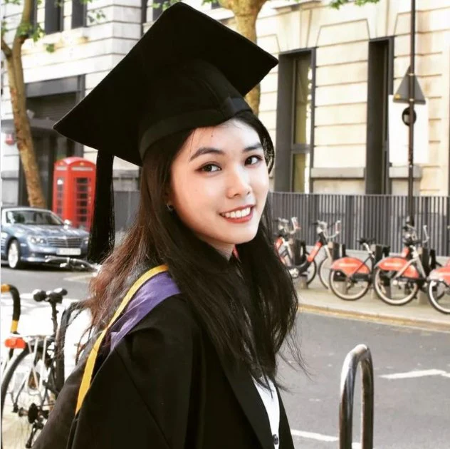 LSE Bachelors Graduation Set (Hire) - Image 4