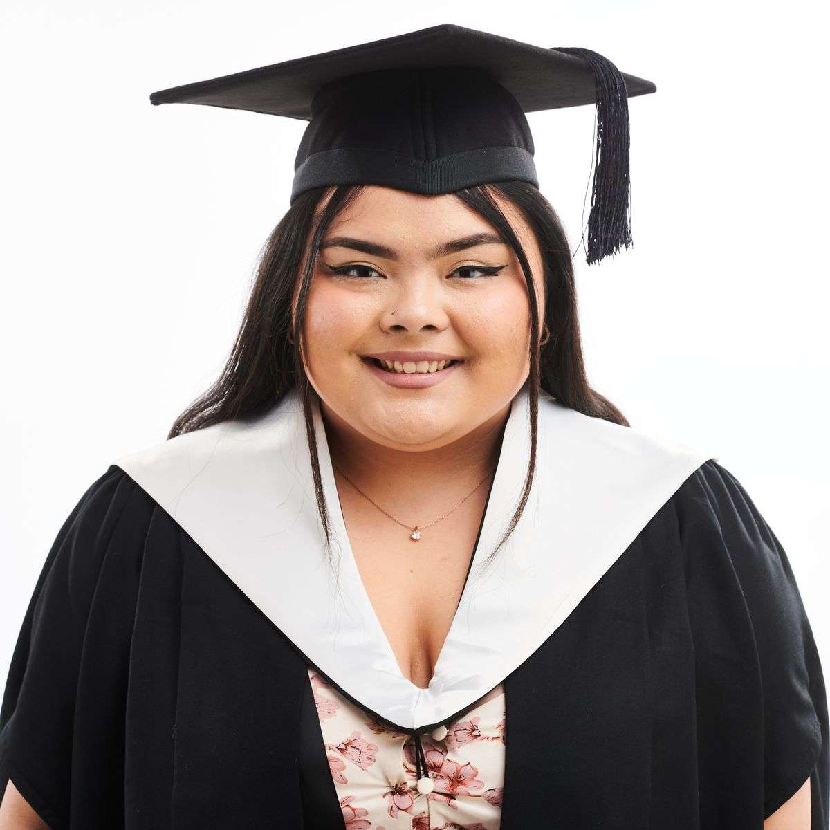 Stirling University Bachelors Graduation Set (Hire) - Image 3