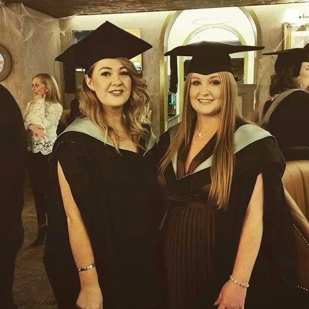 University of Hull Bachelors Graduation Set (Hire) - Image 4