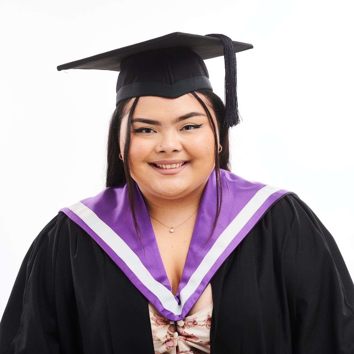 University of the Highlands and Islands Bachelors Graduation Set - Image 3