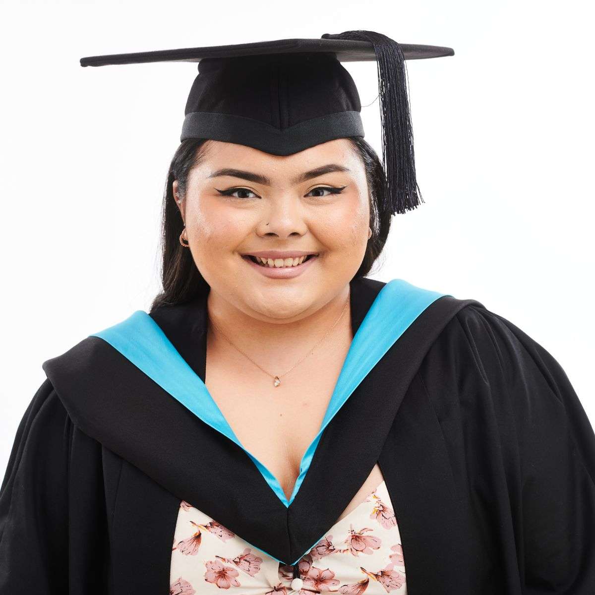 Warwick Bachelors Hood (Hire) - Image 3