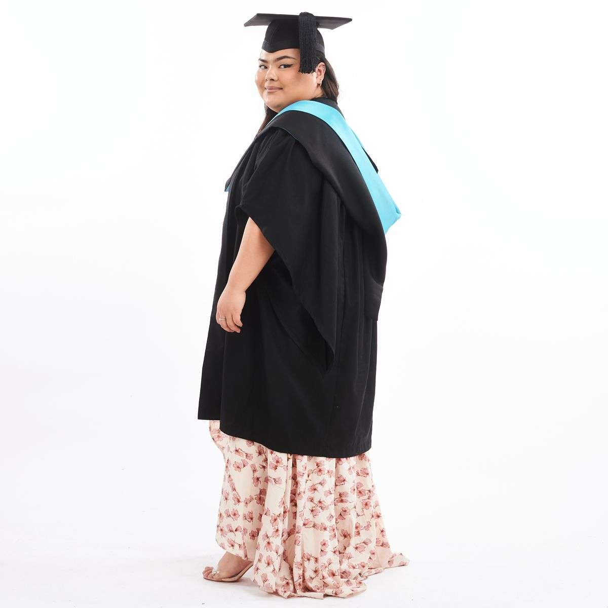 Warwick University Bachelors Graduation Set (Hire) - Image 2